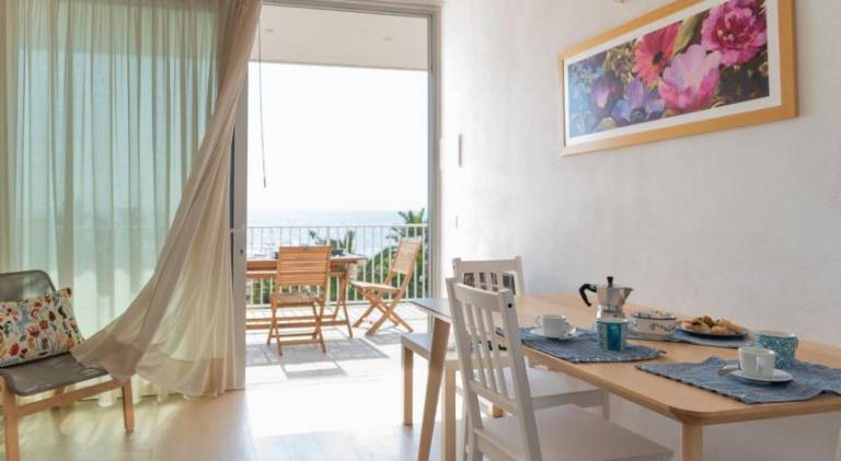 Beautiful rental apartment with barbeque & yard | Next to the beach | Pets allowed — photo 2