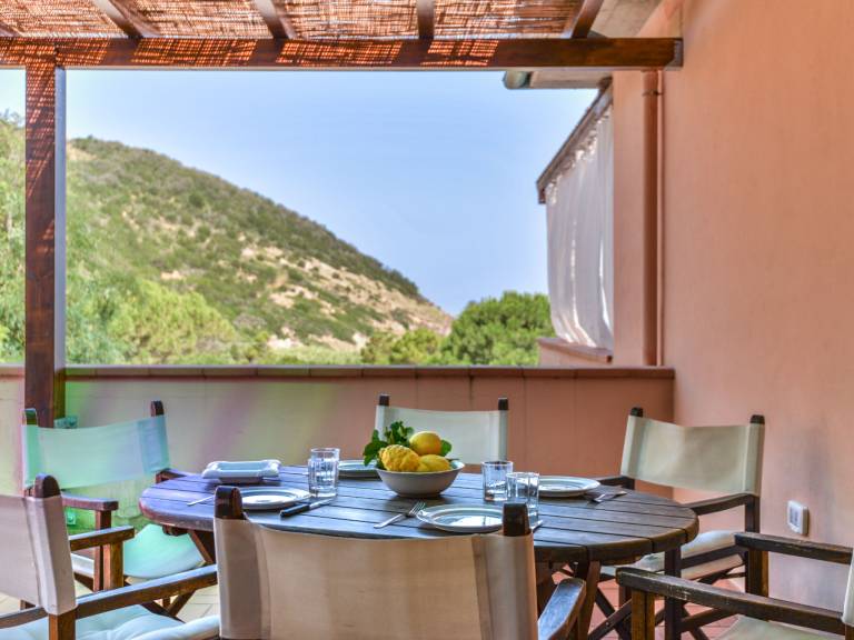 Rental apartment with patio, yard & pool | Sea view — photo 4