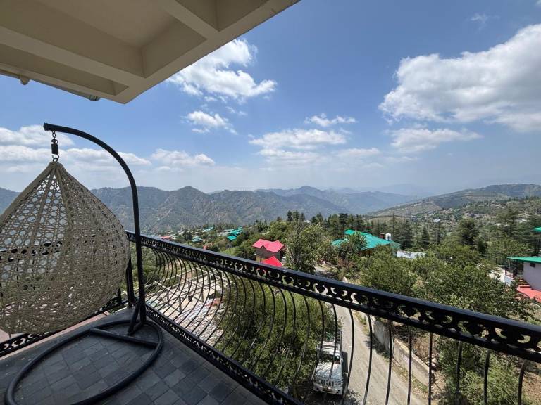 Stayenest Mashobra with Balcony View — photo 4