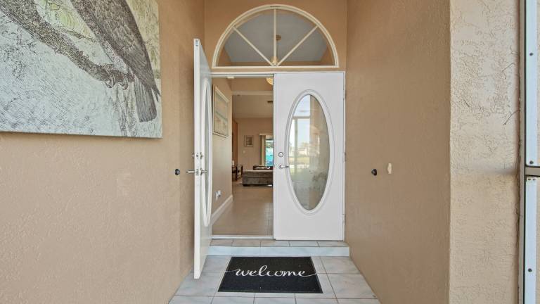 Vacation home with grill & private pool | Water view — photo 3