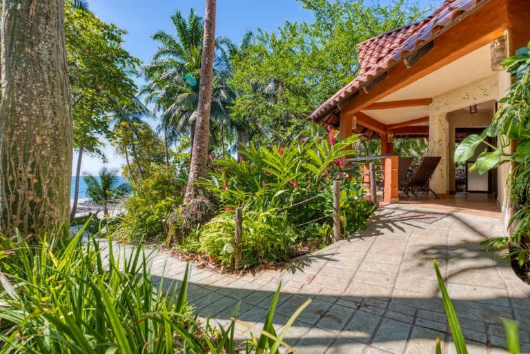 Resort  Montezuma Beach