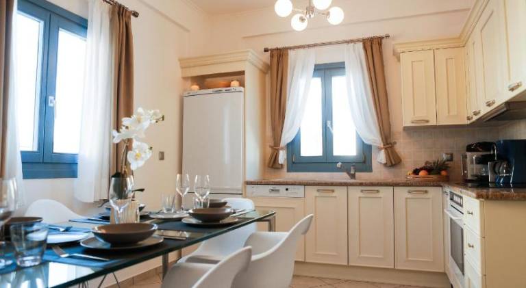 Fully equipped lovely villa with patio, barbecue & private pool | Beach nearby | Pets are welcome — photo 2
