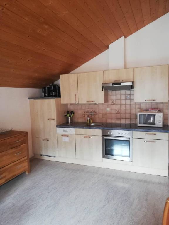 Child-friendly holiday apartment with patio & garden | Pet-friendly — photo 2