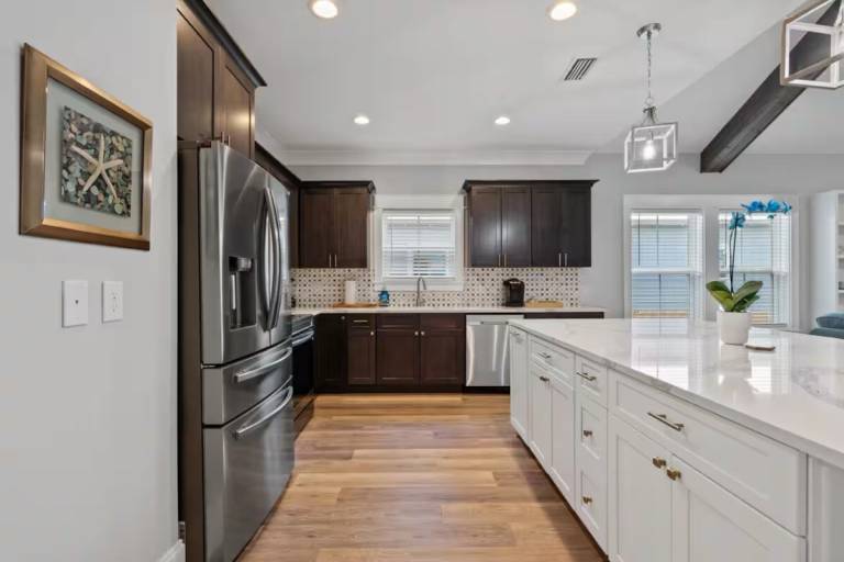 Family-friendly ample vacation home with yard | Dogs allowed — photo 2