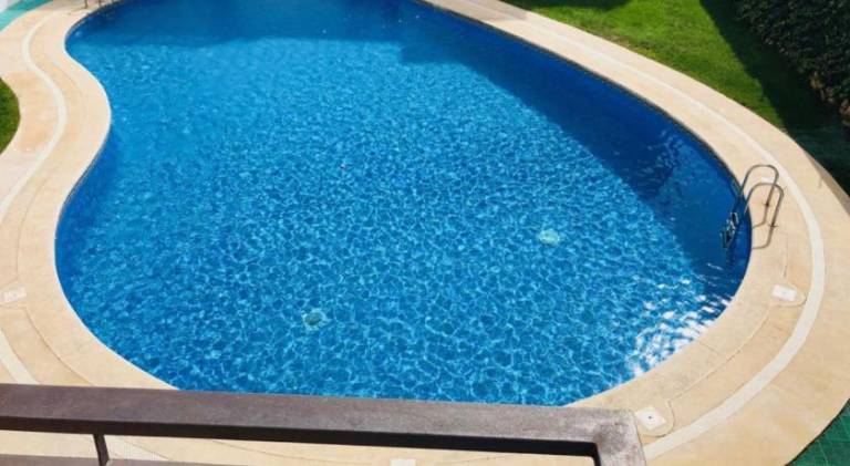 Apartment with pool — photo 3