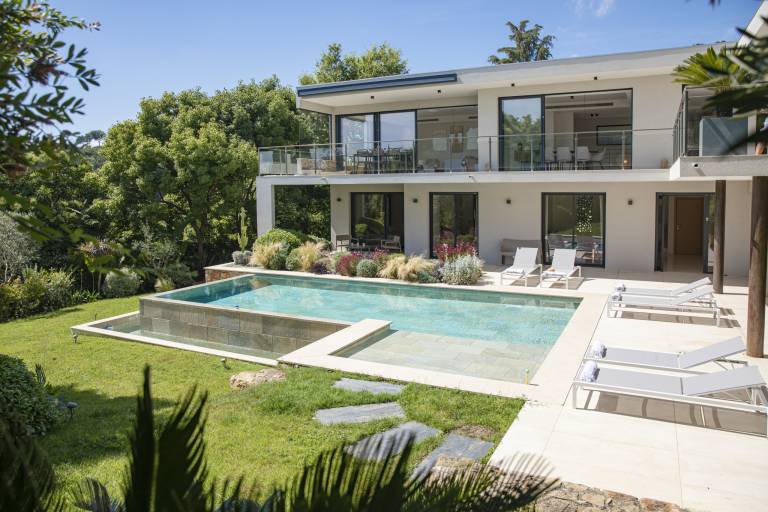 Fully equipped villa with private pool, garden & terrace | Beach view | Pets are welcome in Valbonne