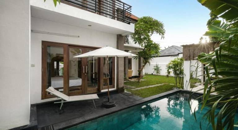 Villa Zambrud Sanur Elegant Tropical Villa with Private Pool & Garden and Garage in Denpasar