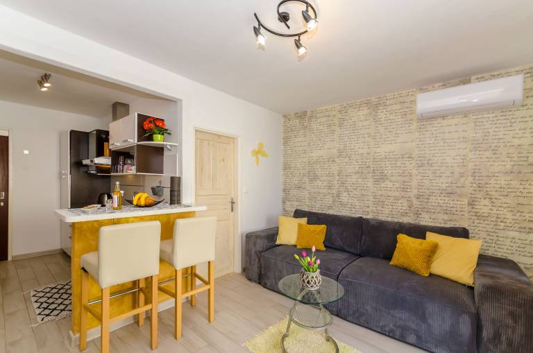 Apartment with terrace & yard | Sea view | Pets are welcome — photo 3