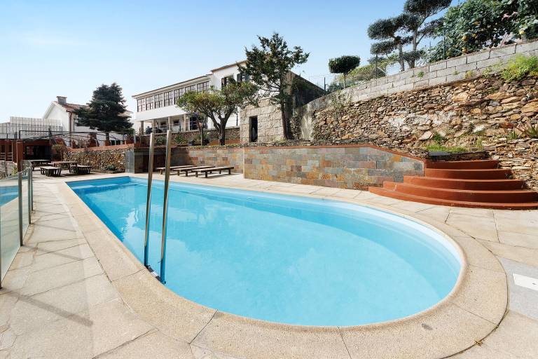 Vacation home with yard, terrace & pool | Lake view in Penafiel