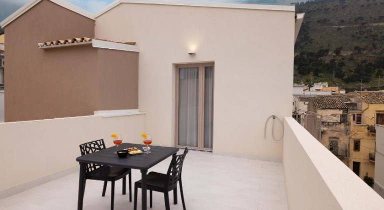 Apartment with terrace — photo 4