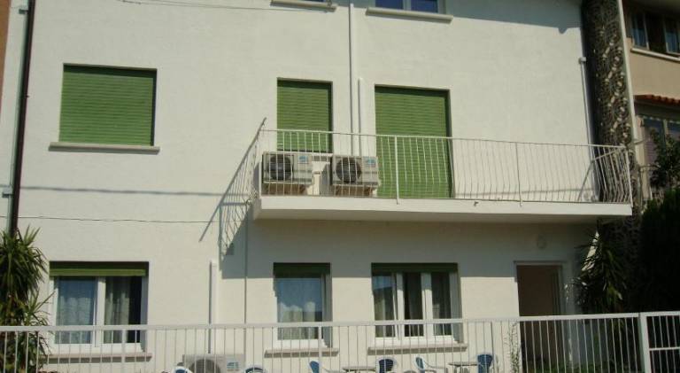 Holiday apartment with garden — photo 2