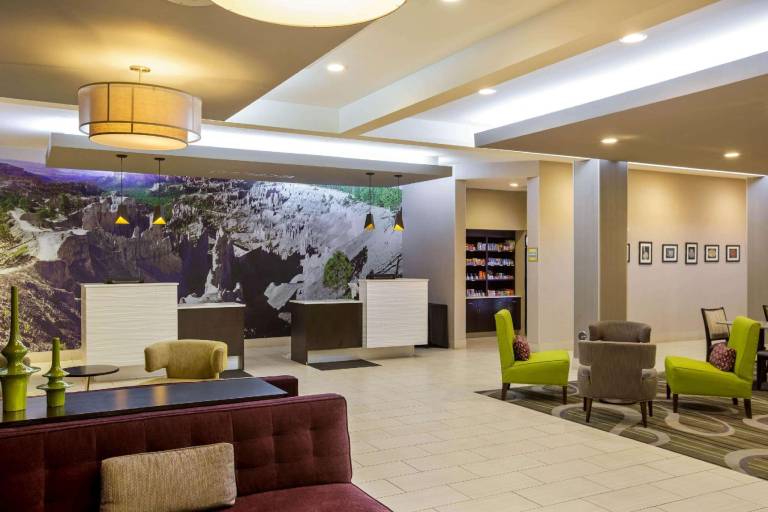 La Quinta Inn & Suites by Wyndham Cedar City — photo 3