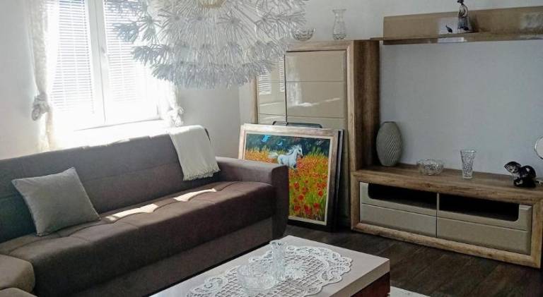 Rental apartment with terrace, yard & private pool | Pets allowed — photo 2