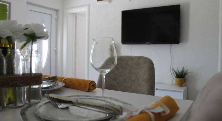 Apartment with 1 room for 3 persons in Podstrana