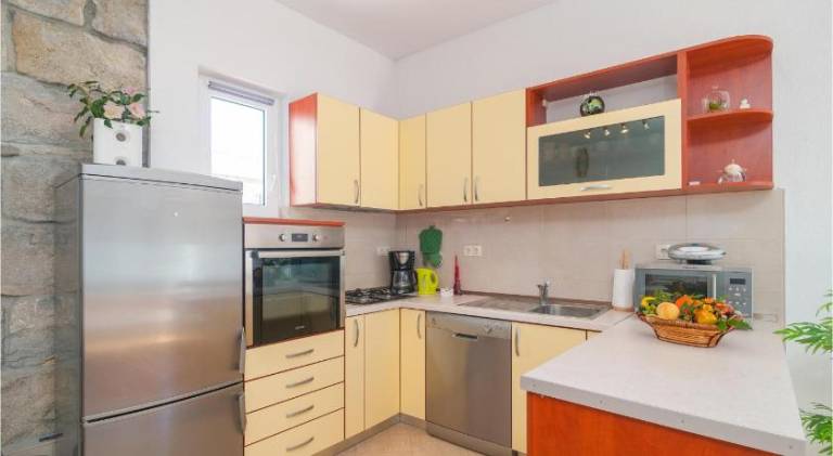 Holiday apartment with 2 rooms for 5 persons — photo 3