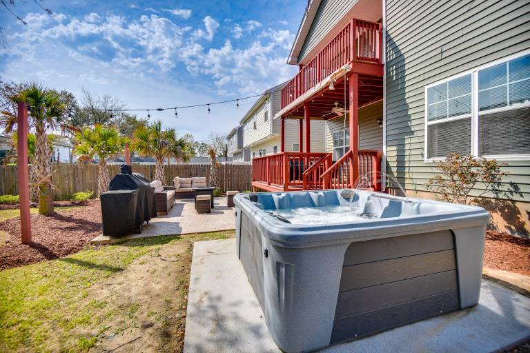 2 Blks to Beach Family Home w Hot Tub in Norfolk