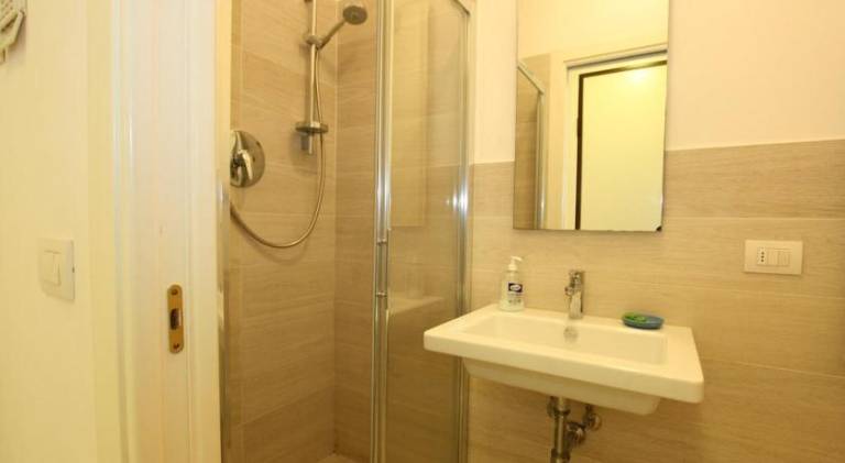Holiday apartment with 1 room for 5 persons — photo 5