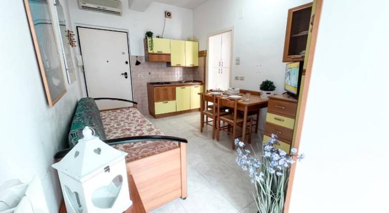 Apartment with 1 room for 4 persons in Grottammare