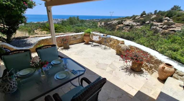 Apartment with private pool, garden & barbeque | Pets allowed — photo 2