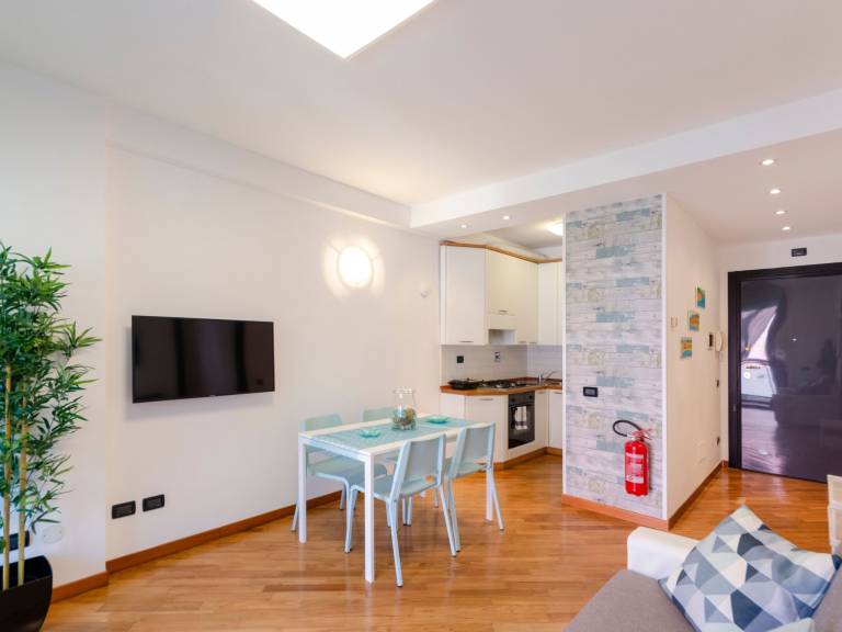Apartment with patio | Close to Piazza De Ferrari — photo 3