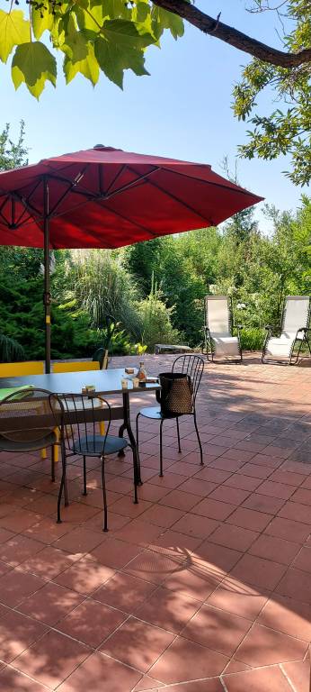 Beautiful vacation home with BBQ, patio & garden | Mountain view | Dogs allowed — photo 3