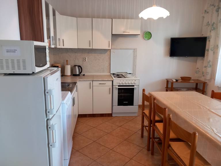 Rental apartment with yard & BBQ | Garden view — photo 4