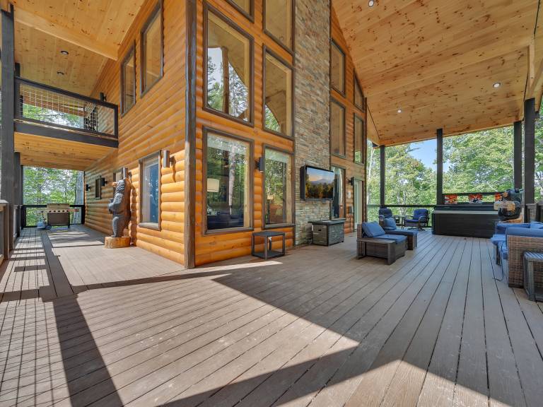 New Built Cabin Huge Game Room Porch Hot tub — photo 3