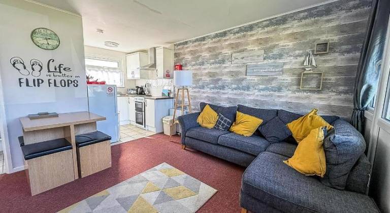 Beautiful Chalet With Free Wifi Nearby Hemsby Beach In Norfolk Ref 59096S — photo 2
