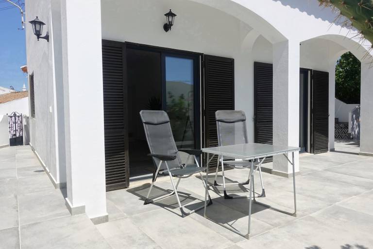 Fully equipped villa with yard, fast internet & patio | Garden view | Close to the beach | Suitable for remote work | Pets allowed — photo 3