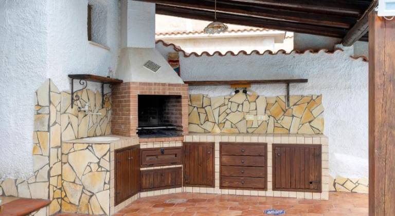 Beautiful villa with jacuzzi & pool | Pets allowed — photo 5
