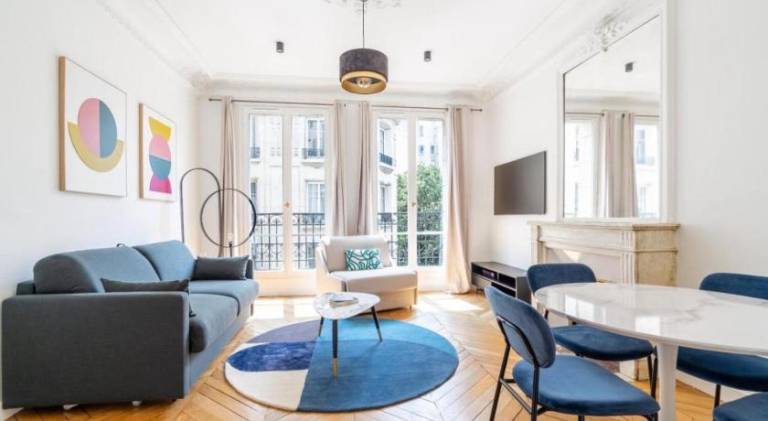 Apartment with jacuzzi & garden | Near Champs-Élysées | Good for workation — photo 3