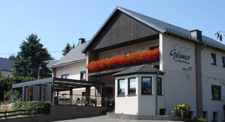 Family-oriented house with barbeque & patio | Pets allowed in Bitburg