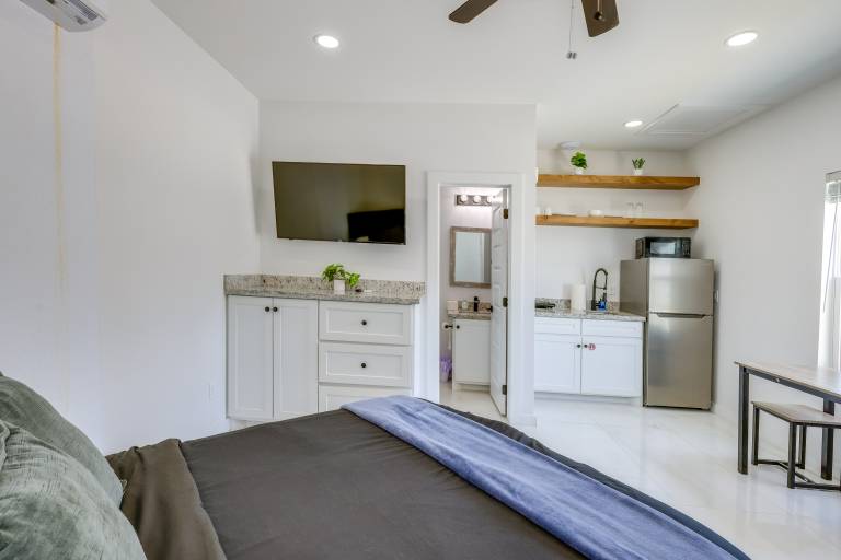 Easy South Padre Beach Retreat w/ Pool Access in South Padre Island, TX