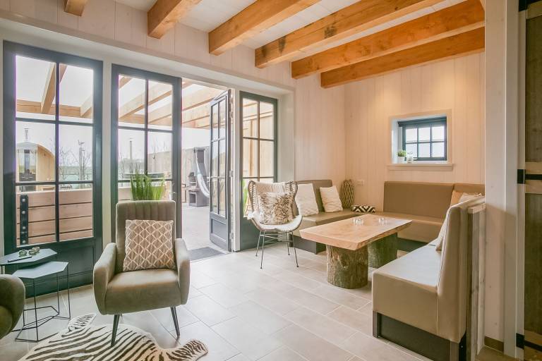 Family-friendly vacation home with yard, BBQ & sauna | Pets allowed — photo 2