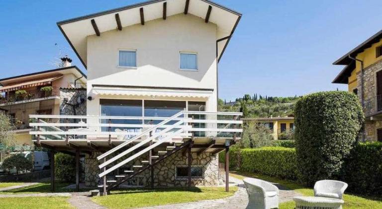 Vacation home with 6 rooms for 11 persons in Torri del Benaco