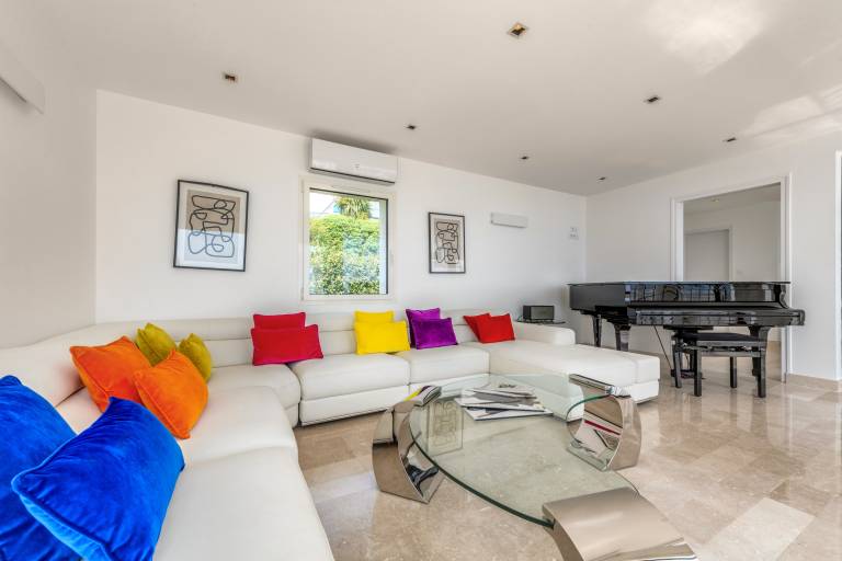 Villa with terrace, private pool & yard | Sea view — photo 3