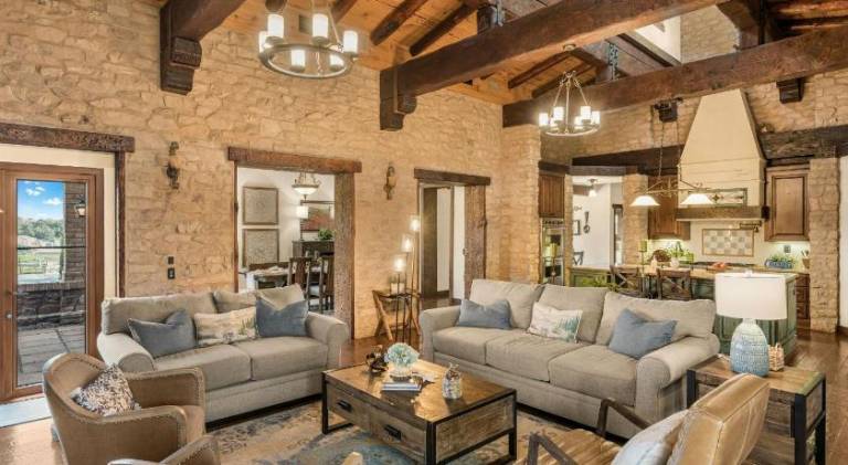 Ample villa with hot tub | Perfect for remote work | Pets allowed — photo 3