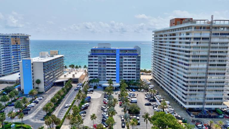 Ocean Manor Beach Resort in Lauderdale-by-the-Sea, FL