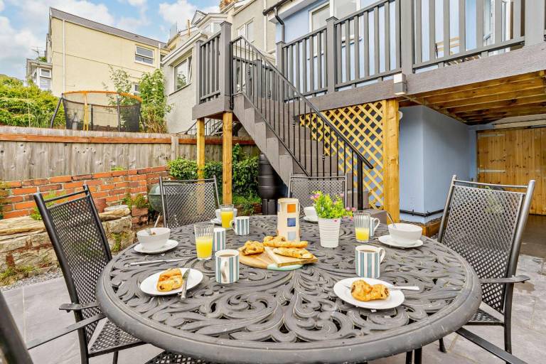 Cottage with BBQ & yard — photo 4