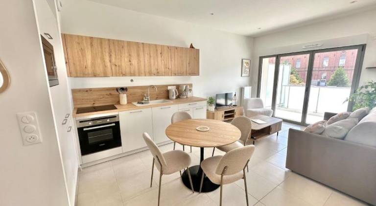 Holiday apartment with 1 room for 4 persons in Montreuil