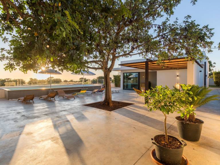 Vacation home with terrace, garden & BBQ — photo 4