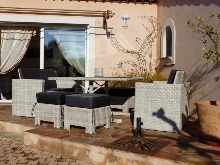 Fully equipped charming vacation home with yard | City view | Dogs allowed — photo 2