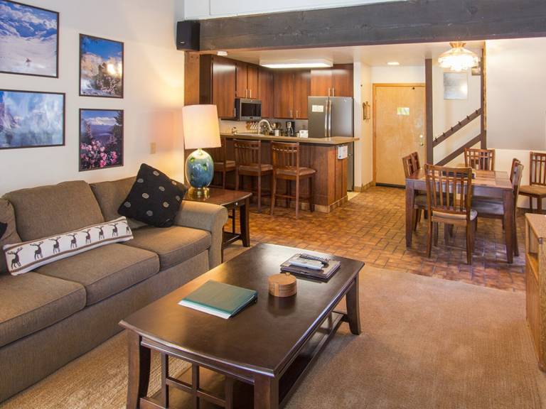 Child-friendly wonderful condo with private pool | Ski nearby | Dogs allowed — photo 4