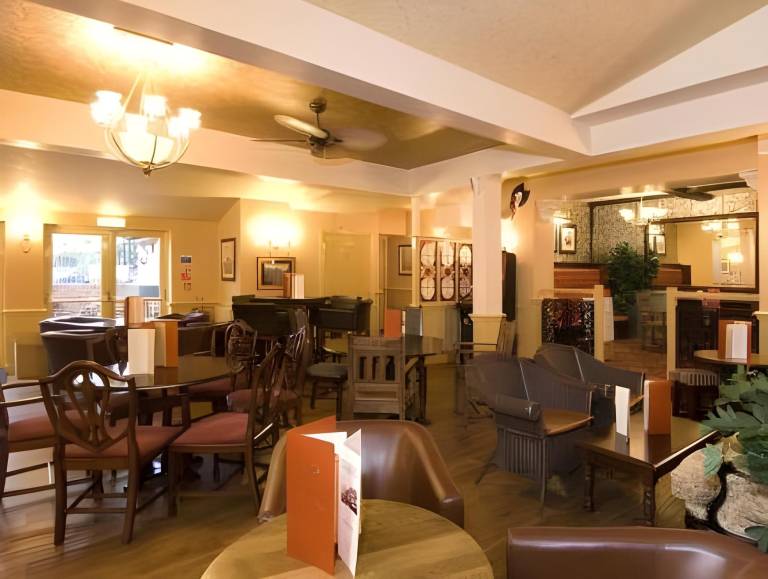 The Kings Arms and Royal Hotel, Godalming, Surrey - The Coaching Inn Group — photo 4