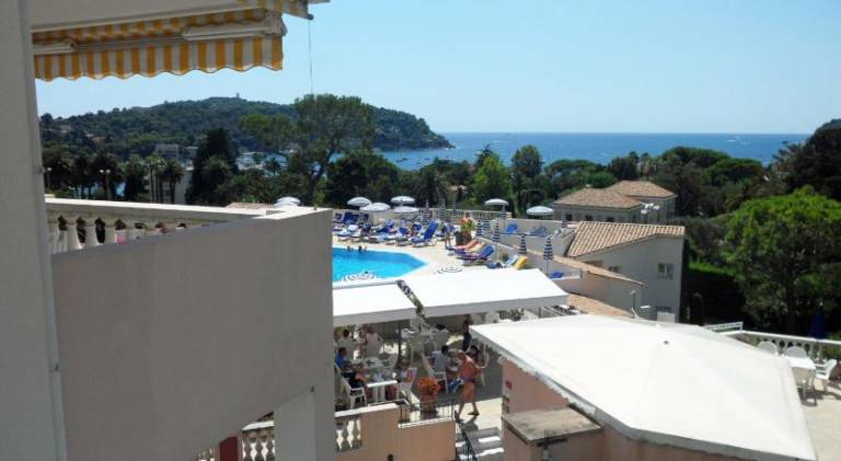 Wonderful rental apartment with yard, patio & private pool | Beach nearby | Dogs allowed — photo 3