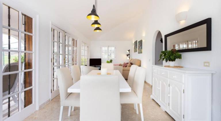 Fully equipped ample villa with private pool, patio & yard | Beach nearby | Pets are welcome — photo 3