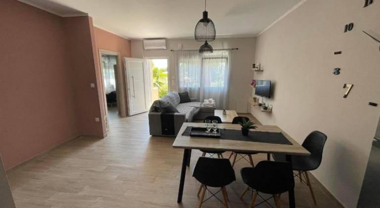 Holiday apartment with yard, patio & barbeque — photo 3