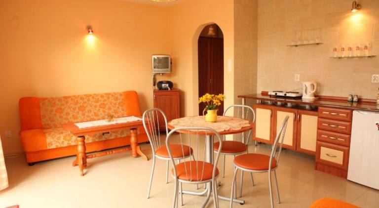 Apartment with yard, patio & grill | Close to the beach | Dogs allowed — photo 3