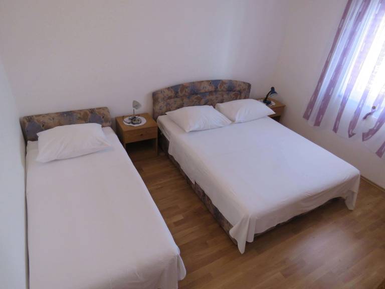 Apartment with barbecue, terrace & garden — photo 3