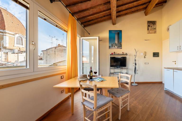 Family-oriented apartment with patio | Next to Florence Cathedral | City view | Pet-friendly — photo 4